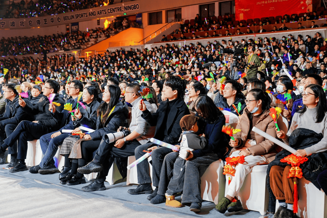 开云APP-关于场外狂欢：车迷盛会与文化展演的信息