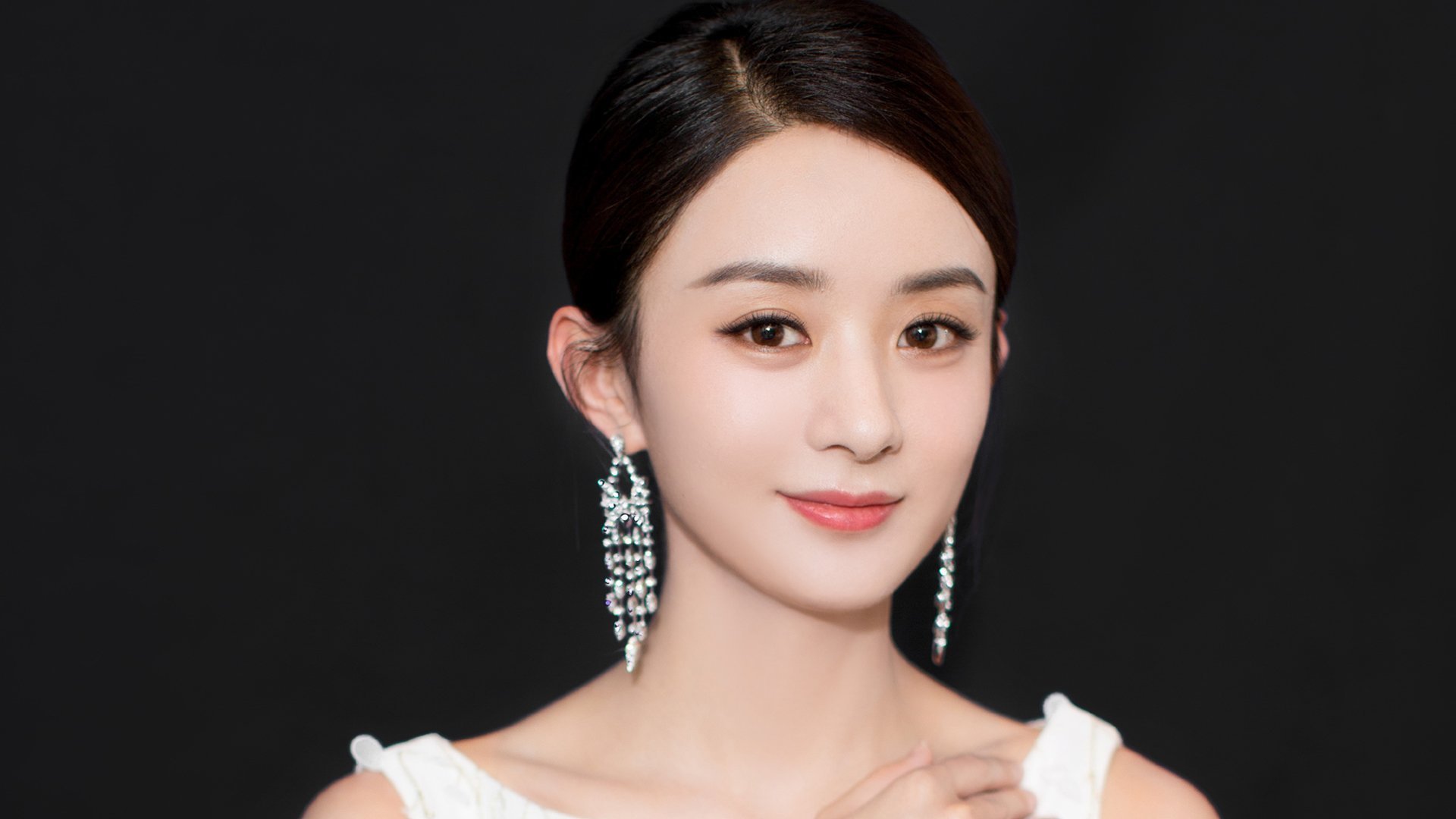 西班牙马术协会与国际马术组织合作,举办青少年马术交流活动,促进国际理解。