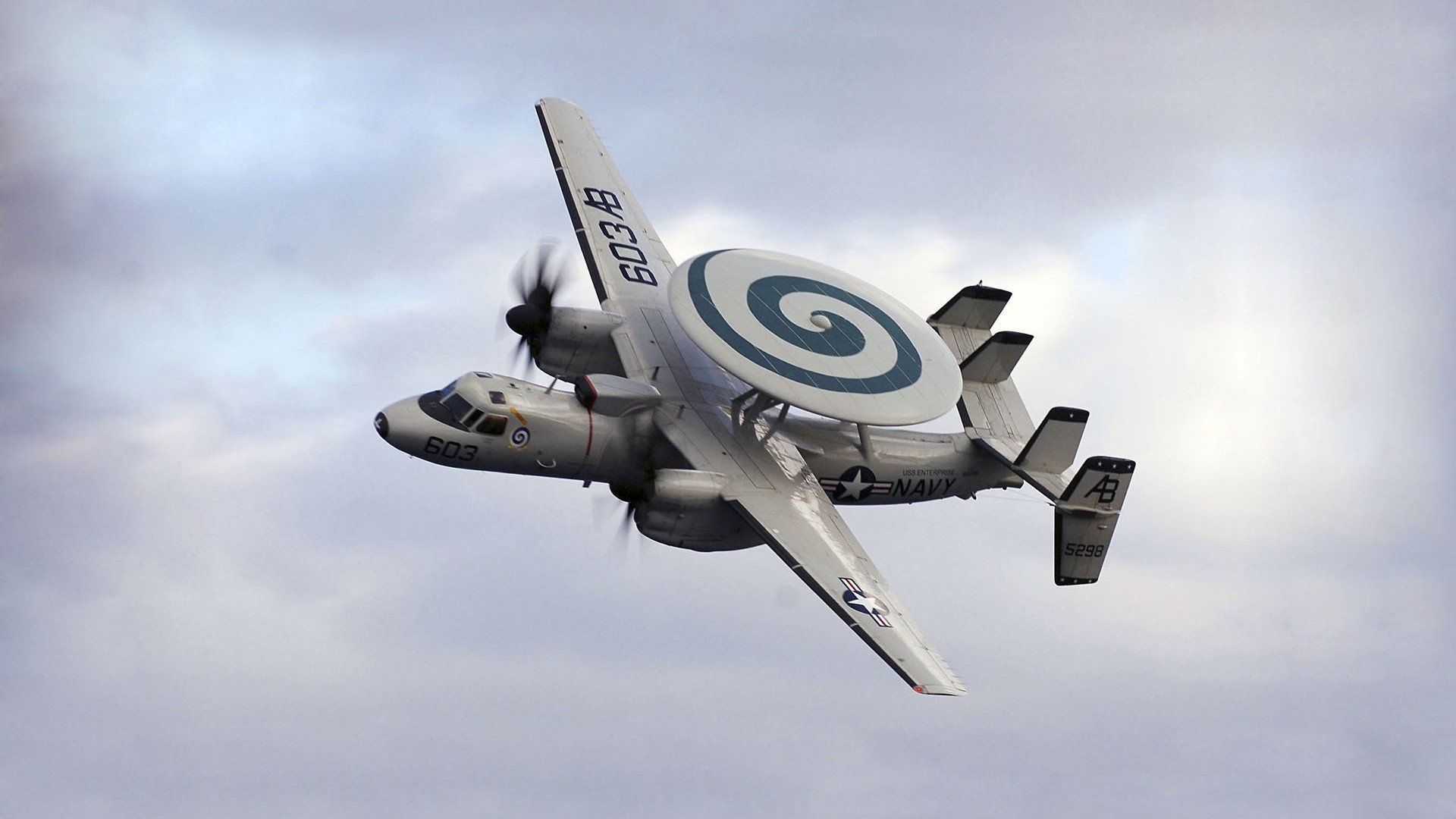 国家女篮通过技术训练细化各个位置职责,国家队里的有20多年教学经验的优秀的一位女篮球教练